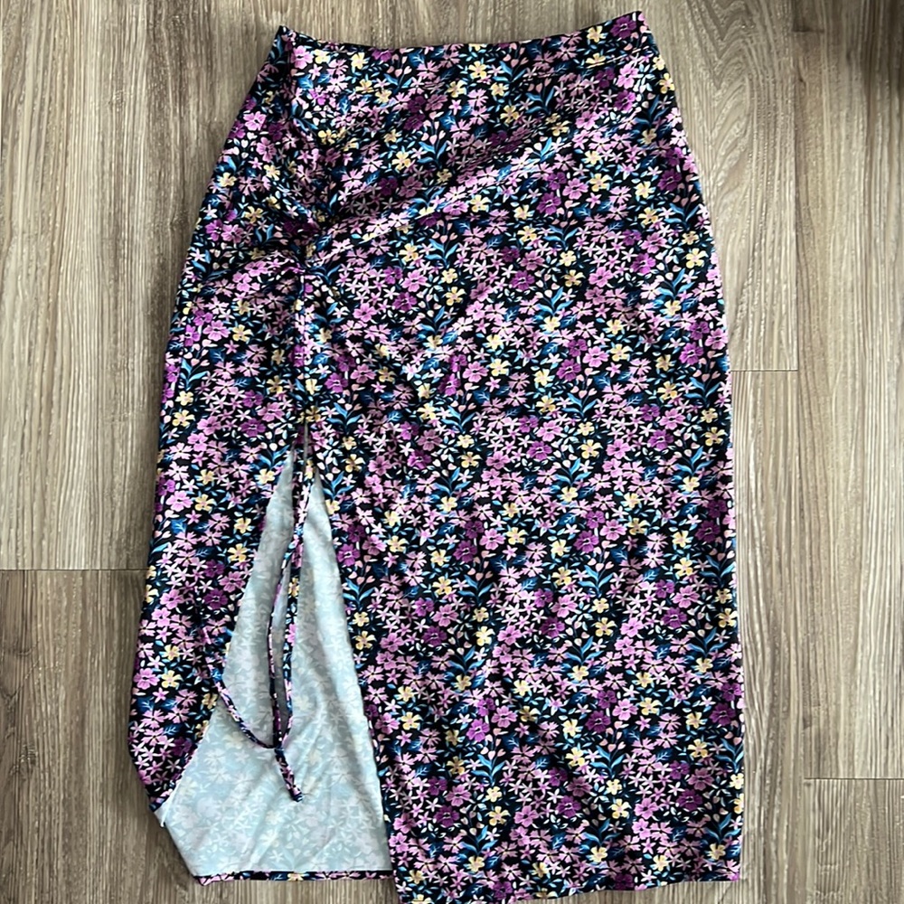 SHEIN Mid length side slit skirt